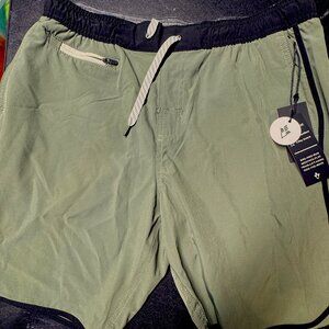 V1RYA tech shorts Mens Medium
